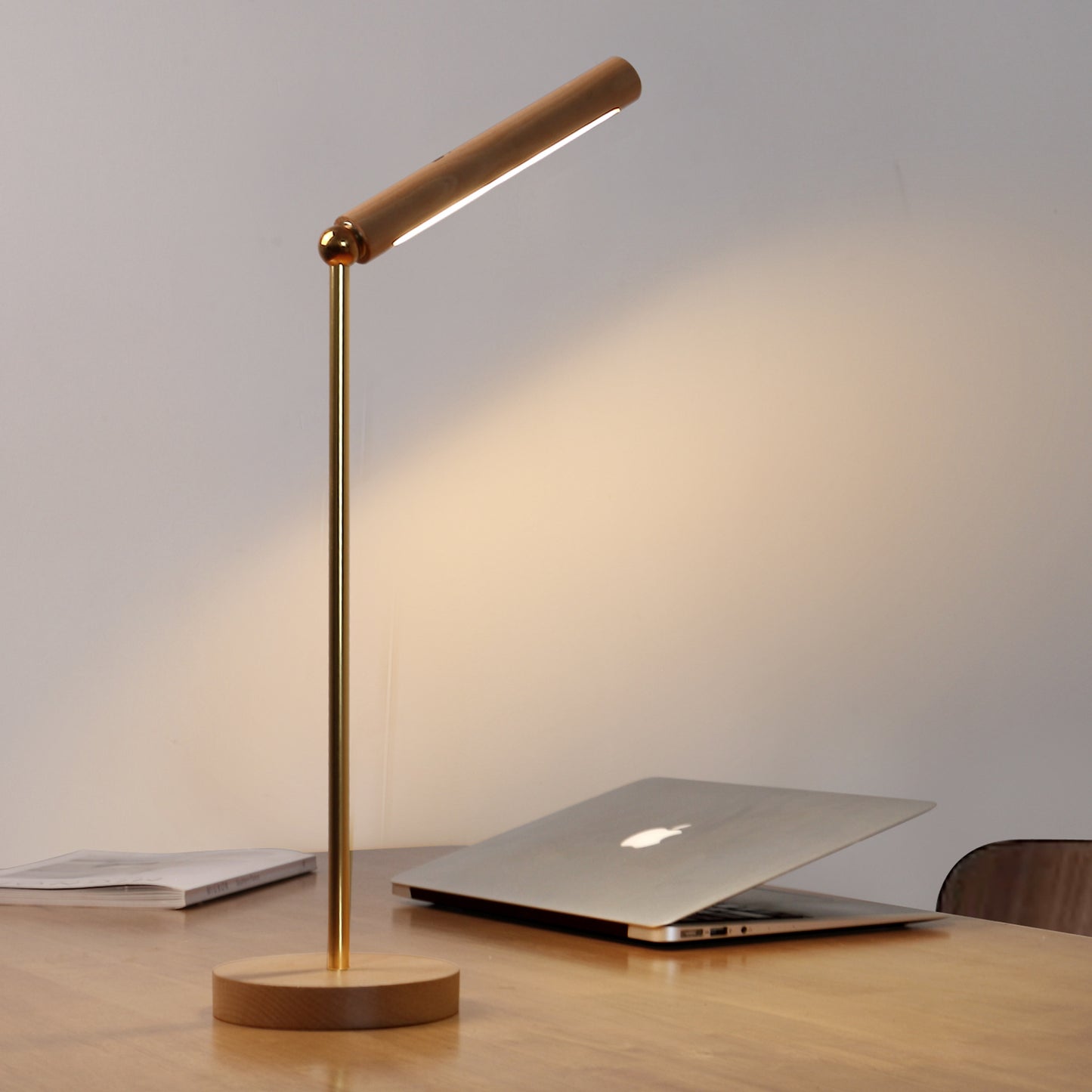 WOO - Minimalist Desk Lamp
